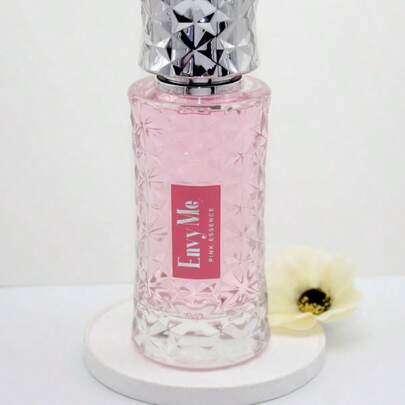  GUCCI Envy Me Pink Essence: Una fragancia fresca, ligera y duradera con un toque juvenil.