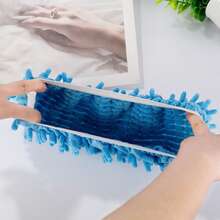 Chenille Schuhüberzüge, auch als schlabberige Wischmopp-Schuhüberzüge oder Reinigungsmopps-Schuhüberzüge bezeichnet, sind ein innovatives Haushaltsreinigungswerkzeug. Hergestellt aus hochdichtem Chenille-Material, das eine super Saugfähigkeit und hervorragende Staubentfernungsfähigkeit aufweist, effektiv Staub, Haare und feine Partikel auf dem Boden absorbierend. Die Unterseite des Schuhüberzugs ist mit rutschfesten Partikeln ausgestattet, um ein stabiles Gehen während des Reinigungsprozesses zu gewährleisten, geeignet für verschiedene Hartböden wie Fliesen, Holz und Marmor. - Chenille-Schuhüberzüge - Übersicht 2