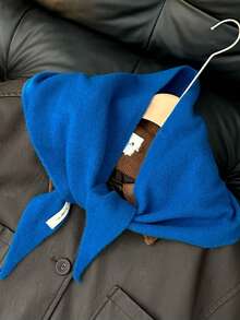 一条流苏三角围巾，用途广泛，保暖舒适，适合冬季佩戴，可作头饰或时尚多功能礼品。 - 彩色 - 查看 4