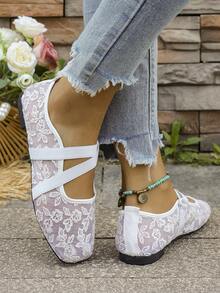 3D玫瑰蕾丝网面平底鞋，时尚舒适透气玛丽珍芭蕾舞鞋，柔软优雅的乐福鞋，配珍珠弹力带 - 白色 - 查看 4