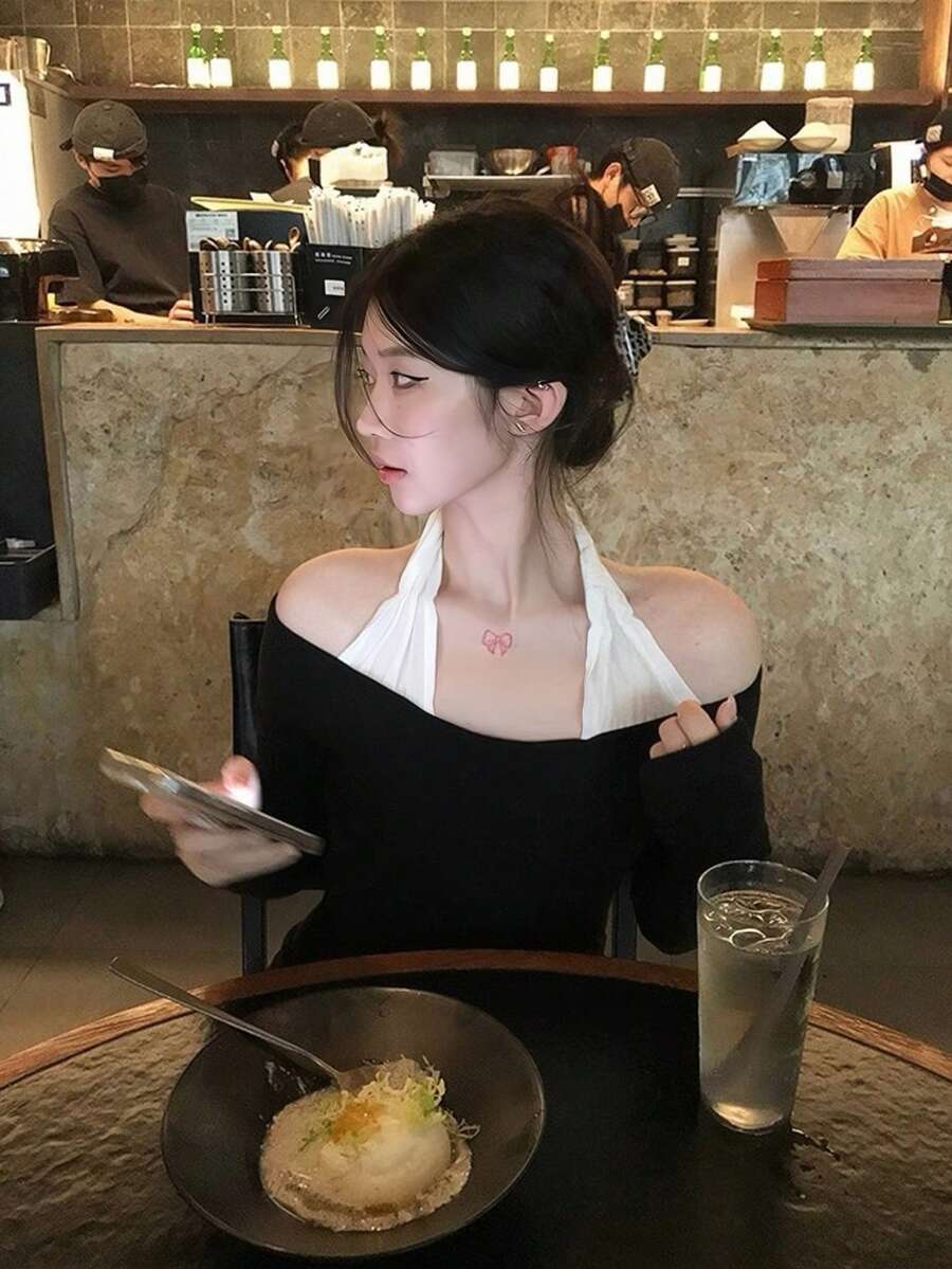 露肩拼接长袖T恤,修身打底衫,女士黑色夏季款 - 黑色 - 查看 1
