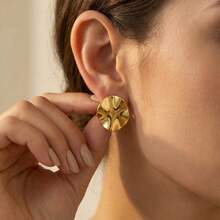 Round Wave-Shaped Earrings, With A Simple Geometric Style, Suitable For Both Parties And Daily Wear - Gold - View 5
