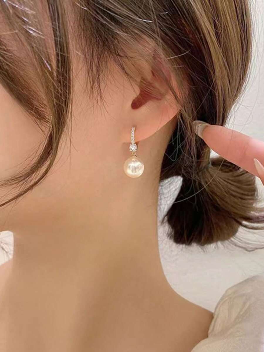 2只新款优雅立方氧化锆珍珠耳环，适合女性日常佩戴、婚礼、晚宴、音乐节、通勤、节日及送礼。