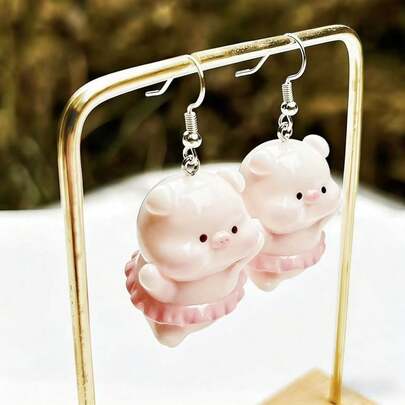 一对可爱亮粉色卡通小猪耳环，甜美日常配饰，送给朋友的理想礼物