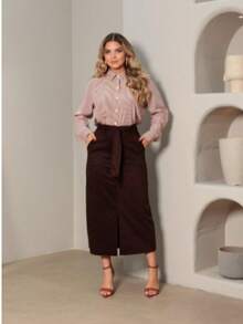 Premium Suede Midi Pencil Skirt With Sash Belt, Side Zipper And Front Slit, Suitable For Evangelical Fashion, Parties, Evenings, Church Services, Offices, And More. New Arrival. - 鏽棕色 - 查看 3