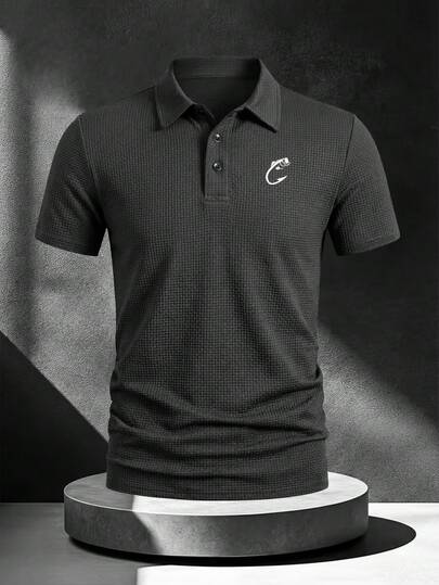 一件优雅印花图案男士商务休闲 Polo 衫，加大码，适合体型偏胖的男士，面料舒适，适合高尔夫、网球、户外旅行、居家休闲等场合，男士礼品之选。