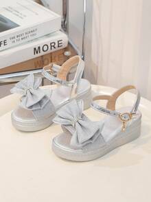 1 Pair Gold Girls Wedge Sandals, Shiny Rhinestone Buckle & Bow Decor, Round Toe Open Toe, Lightweight Thick Sole Height Increase, One-Strap Buckle Design, Fashionable Glamorous Princess Style Beach Sandals For Daily, Vacation, Festival, Party, Campus, Spring/Summer New - Silver - View 2