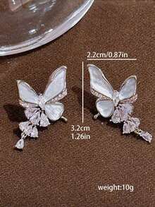 时尚白色蝴蝶形耳环，散发着甜美独特的珠宝风格。 - 白色 - 查看 4