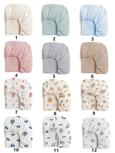 1件柔软透气的100%纯棉纱布婴儿床单，可爱卡通花卉印花，男女通用新生儿必备