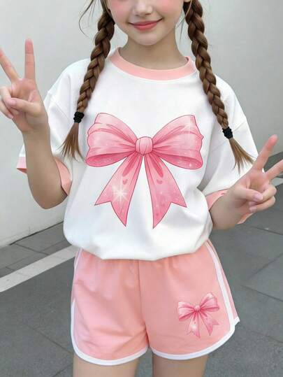Bộ đồ 2 món cho bé gái, áo thun cổ tròn và quần short phối màu tương phản, họa tiết bướm lấp lánh, trang phục thường ngày phù hợp cho đi học, đi chơi với bạn bè, mặc thường ngày.