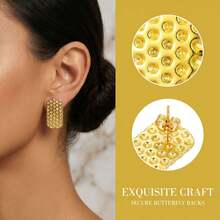 Pendientes rectangulares, con una textura dorada simple y patrones martillados, son adecuados para que las mujeres los usen tanto en la vida diaria como en fiestas - Dorado - Ver 11