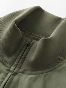 1件 Blueprint 男士军绿色立领拉链飞行夹克，采用柔软垂坠的抗皱面料，成熟稳重的复古风格外套，适合日常通勤和商务休闲穿着。 - 軍綠色 - 查看 5