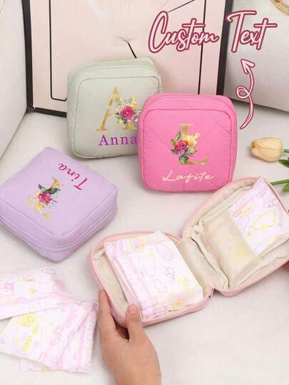 Bolsa de almacenamiento personalizada para toallas sanitarias, con 26 patrones de letras, texto personalizable, bolsa de cosméticos personalizada, bolsa de almacenamiento multifuncional, bolsa pequeña para almacenar toallas sanitarias, bolsa para tampones, bolsa de cosméticos, multifuncional, personalización personalizada, cierre con cremallera, adecuada para uso diario, viajes y traslados al trabajo. Regalo personalizado, regalo de bolsa de cosméticos, regalo del Día de la Madre, regalo de cumpleaños, regalo de aniversario, etc. Regalo para familiares, pareja y mejores amigos.