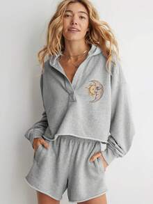 Women's Black Cropped Sweatshirt And Matching Athletic Shorts Set - Long Sleeve Collar Partial Button Placket Top With Embroidered Crescent Moon Stars Floral Design - Soft Elastic Waistband Casual Sporty Two Piece Lounge Outfit - Perfect For Gym Yoga Running Daily Streetwear Shopping Travel Birthday Anniversary Gift For Lady Woman Girl Best Friend Mom Daughter Sister - 灰色 - 查看 6