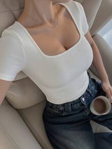 女士纯白色修身罗纹短袖方领T恤，柔软舒适，休闲日常穿着 - 白色 - 查看 3