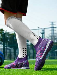 1双迷彩涂鸦高帮足球鞋，长钉，FG人造草坪比赛及训练鞋，四季皆宜 - 白紫色 - 查看 2