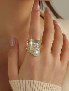 1枚华丽宽大立方氧化锆戒指，适合女性佩戴，可用于婚礼、订婚、周年纪念、派对、情人节等场合，也可作为礼物送给妈妈、母亲、母亲节等。 - 金黃色 - 查看 4