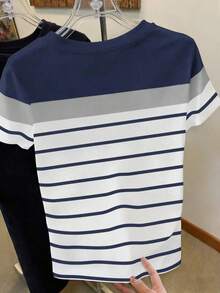 Camiseta blanca de mujer con estampado de rayas azul marino y patrón geométrico en contraste, perfecta para el verano, camiseta elegante, regalo para una hermana, regalo para mamá, regalo para el Día de la Madre, top casual y a la moda. - Colores mixtos - Ver 2