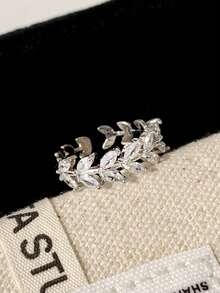1 chiếc nhẫn hình lá đính đá Cubic Zirconia có thể điều chỉnh kích thước. - Bạc - Xem 2
