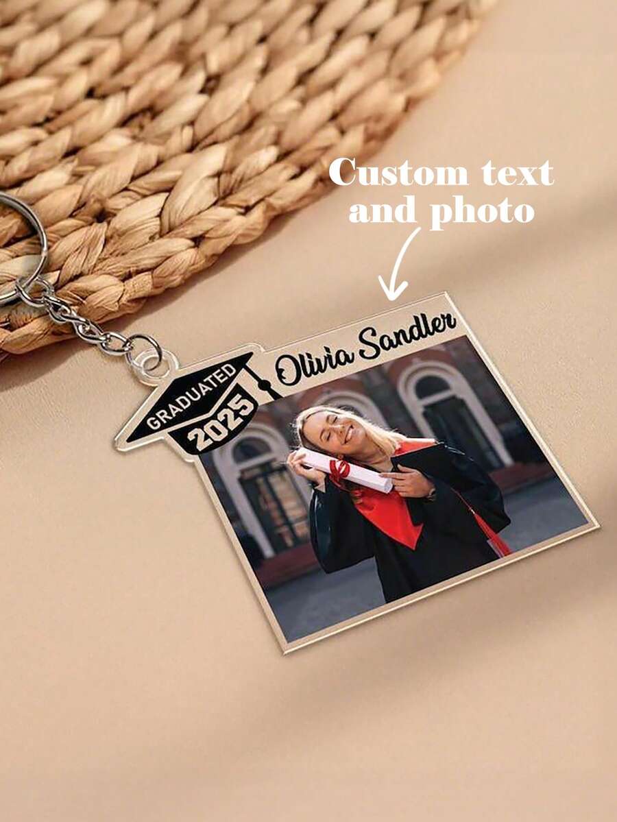 Llavero de foto de graduación de acrílico personalizado | Encanto de llave de graduada de la clase de 2026 | Recuerdo de foto personalizado | Regalo de graduación exclusivo para la familia | Recuerdo de graduación de clase - Multicolor 6 - Ver 1