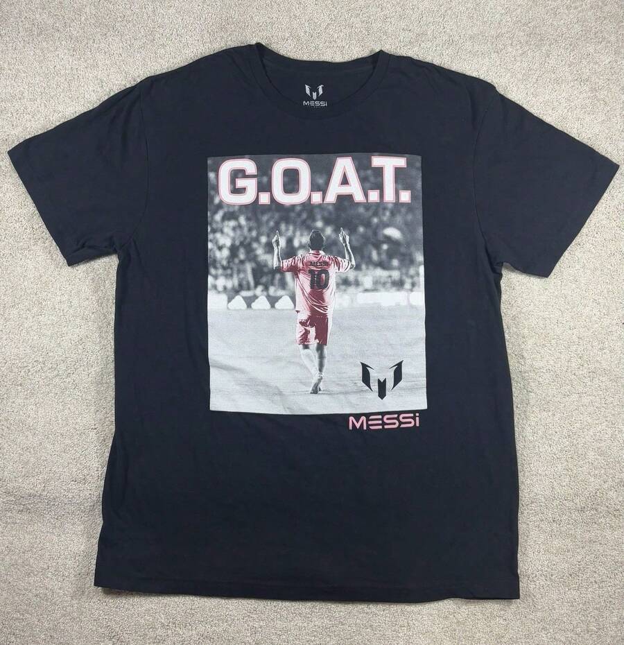 MLS Inters Miamis Lionels Messis Sunny Goat T-Shirt Mens Large Soccer Black T Shirt - màu đen - Xem 1