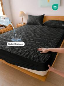 1pc Waterproof Solid Color Fitted Sheet, Skin-Friendly Mattress Protector, Dust-Proof & Moisture-Proof Mattress Cover, Ultrasonic Embossed Suitable For All Size Mattresses, Bedding Gift, Machine Washable - Black - View 2