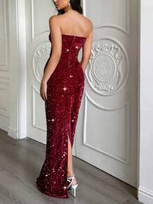 Vestido Longo Ajustado Ombro à Mostra Elegante e Sexy com Fenda, Laço, Veludo e Decoração com Lantejoulas, Cor Vermelha, Adequado para Casamento, Festa, Eventos de Coquetel - Vermelho - Visão 3