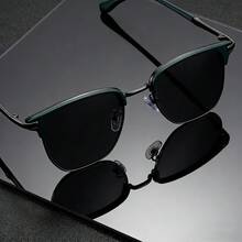 一副女士轻便金属框太阳镜，UV400防护，现代简约风格，非常适合泳池边自拍 - 黑色 - 查看 4