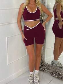 两件套女士健身套装，适合户外运动和锻炼，低领塑形上衣搭配高腰短裤，Y2K风格穿搭 - 酒紅色 - 查看 11