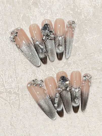 ¡El cisne negro a tu alcance! Juego de 10 uñas postizas largas y puntiagudas hechas a mano con diamantes cuadrados de cristal K9, con un elegante efecto de ojo de gato negro brillante. Lujosas y sofisticadas, adecuadas para citas, pueden regalarse a amigas, usar en conciertos o fiestas. Juego de uñas postizas reutilizables hechas a mano con pegamento de gelatina y una lima de uñas mini