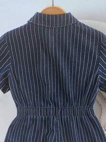 少女海军蓝牛仔连体裤，夏季新款条纹印花纽扣翻领短袖休闲连体裤 - 深色水洗藍 - 查看 9