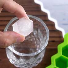 Silicone Honeycomb Ice Cube Tray With Lid, 37 Cavity Easy Release Ice Maker Mold, Beehive Shaped Silicone Ice Cube Trays For Whiskey, Cocktails, Baby Food, Home Use - Green - View 6