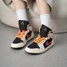 Nike WMNS AIR JORDAN 1 MID SE EDG 女鞋休闲运动鞋 IB7007-107 - 顏色 - 查看 1
