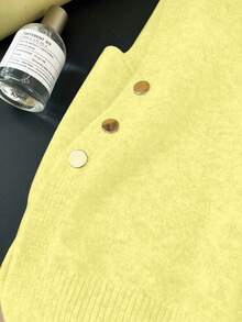 1件女款純色圓領休閒側邊金屬鈕扣夏季套裝設計開衩時尚無袖針織背心坦克上衣 - 淡黃色 - 查看 9