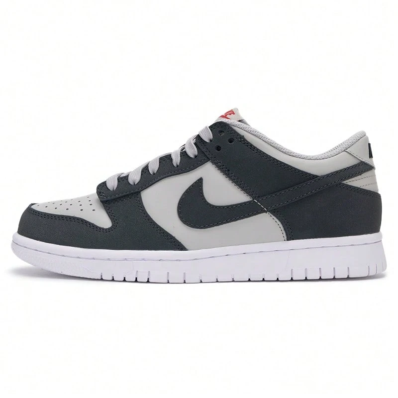 Nike DUNK LOW HF (GS) 女款滑板休闲鞋 FZ1000-001 - 黑/灰 - 查看 1