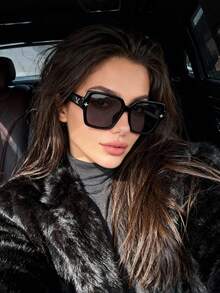 1副新款时尚方形镜框女士眼镜，奢华大镜框百搭时尚眼镜 - 黑框黑灰片 - 查看 3