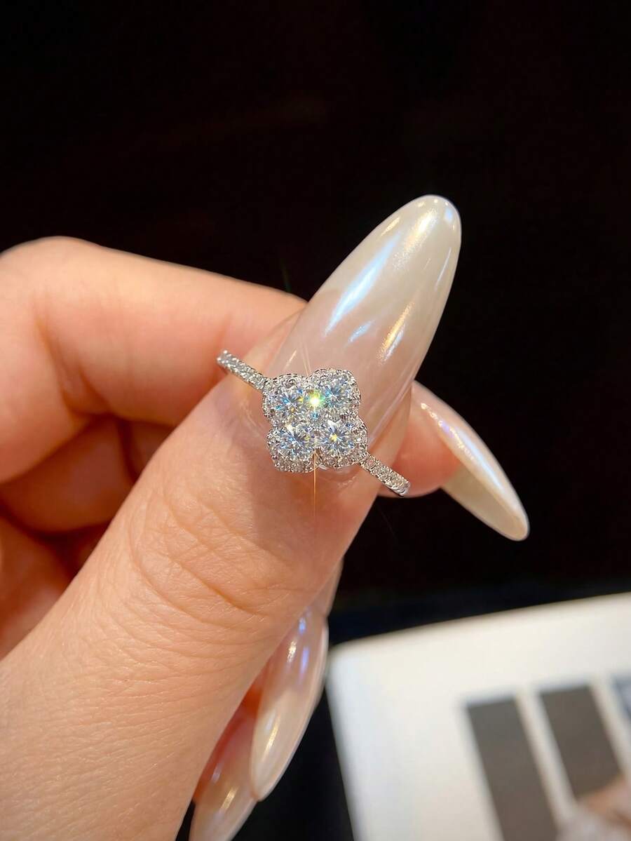 1pc Moissanite Ring, Sparkling Four-Petal Flower Ring, Perfect For Women's Party And Daily Wear