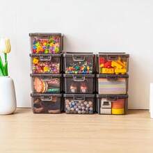 Bộ 4 hộp đựng lớn trong suốt có nắp - Hộp đựng đồ chắc chắn dùng để đựng đồ trang điểm, văn phòng phẩm, đồ thủ công mỹ nghệ, có thể xếp chồng lên nhau, dễ mang theo, bề mặt mờ, chất liệu nhựa bền, rất thích hợp làm quà Giáng sinh, cho người làm thủ công, nhân viên văn phòng. - Xem 7