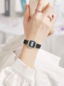 Reloj digital cuadrado dorado para mujer, con correa de malla de acero inoxidable negro, reloj electrónico retro lindo con luz para la escuela y uso diario - mirar - Ver 7