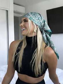 一件装女士佩斯利印花70厘米四季通用头巾，可作头巾、发带或发箍，波西米亚风真丝围巾。日常可作头巾、发带或发箍使用，轻松提升整体造型。 - 藍色 - 查看 2