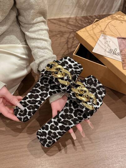 Comfortable Lightweight Casual Outdoor/Beach Slippers For Teens And Students, Leopard Print Metal Buckle Flat Slip-On Sandals