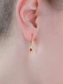 1 Pair Luxury Mini Daisy Hoop Earrings, Accented With Red Center, Delicate & Versatile Earrings For Women - Multicolor - View 4