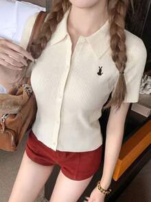 杏色 Polo 领短袖丝滑针织 T 恤，女士款，轻盈百搭，修身剪裁，休闲开衫，饰有刺绣，适合夏季户外/室内简约风格搭配。 - 杏色 - 查看 1