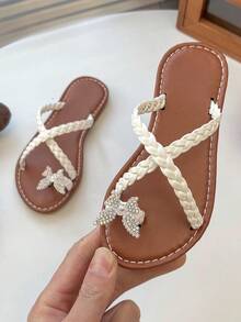 1 Pair White Woven Glitter Butterfly Girls Sandals, Non-Slip Rubber Soft Round Toe Fish Mouth Flat Slip-On Slippers, Suitable For 3-15 Years Old Girls Daily, Party, Travel, Street Style, 2026 Spring/Summer New - White - View 3