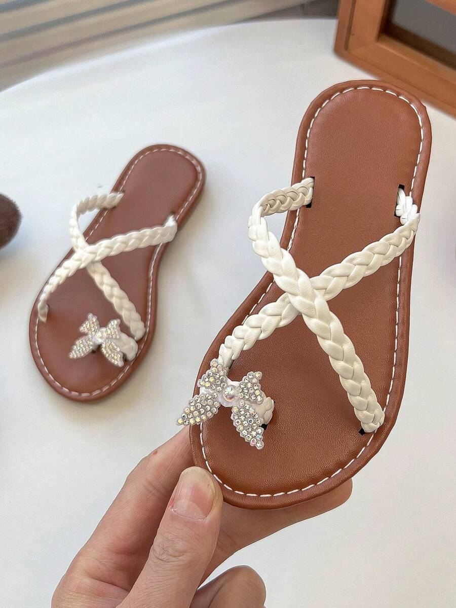 1 Pair White Woven Glitter Butterfly Girls Sandals, Non-Slip Rubber Soft Round Toe Fish Mouth Flat Slip-On Slippers, Suitable For 3-15 Years Old Girls Daily, Party, Travel, Street Style, 2026 Spring/Summer New - White - View 1