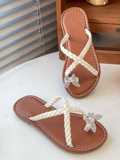 1 par de sandalias de niña con mariposa tejida y brillo blanco, suela de goma antideslizante, punta redonda tipo boca de pez, estilo slip-on, adecuadas para niñas de 3 a 15 años para uso diario, fiesta, viaje y estilo callejero, nueva colección Primavera/Verano 2026