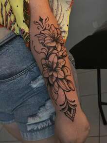 1张黑色墨水精致线条艺术逼真鸢尾花图案贴纸，适用于派对、婚礼和特殊活动，花卉临时纹身，派对配饰，自然灵感设计纹身贴纸 - 黑色 - 查看 3