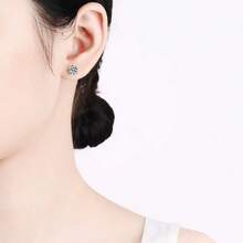 1 Pair S925 Sterling Silver Earrings With 0.2ct/0.3ct/0.5ct/0.8ct/1ct/2ct/3ct Moissanite Four-Claw Stud Earrings, Suitable For Women's Daily Wear - A Pair - View 5