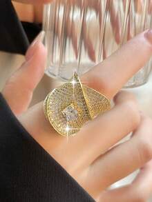 1枚华丽宽大立方氧化锆戒指，适合女性佩戴，可用于婚礼、订婚、周年纪念、派对、情人节等场合，也可作为礼物送给妈妈、母亲、母亲节等。 - 金黃色 - 查看 2