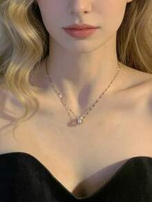 1件套优雅幸运轮吊坠项链，18K镀金锆石项链，钛钢唇形项链，日常佩戴，节日/周年纪念礼物 - 金色 - 查看 5